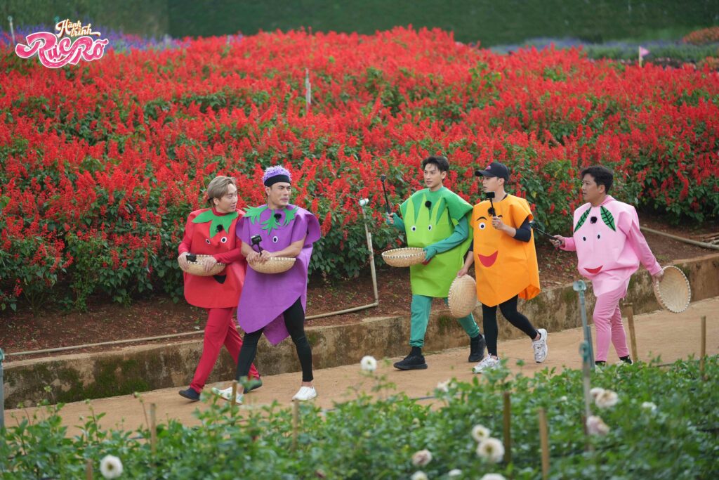 Show giải trí HÀNH TRÌNH RỰC RỠ được quay tại KDL Vạn Hoa Đà Lạt.