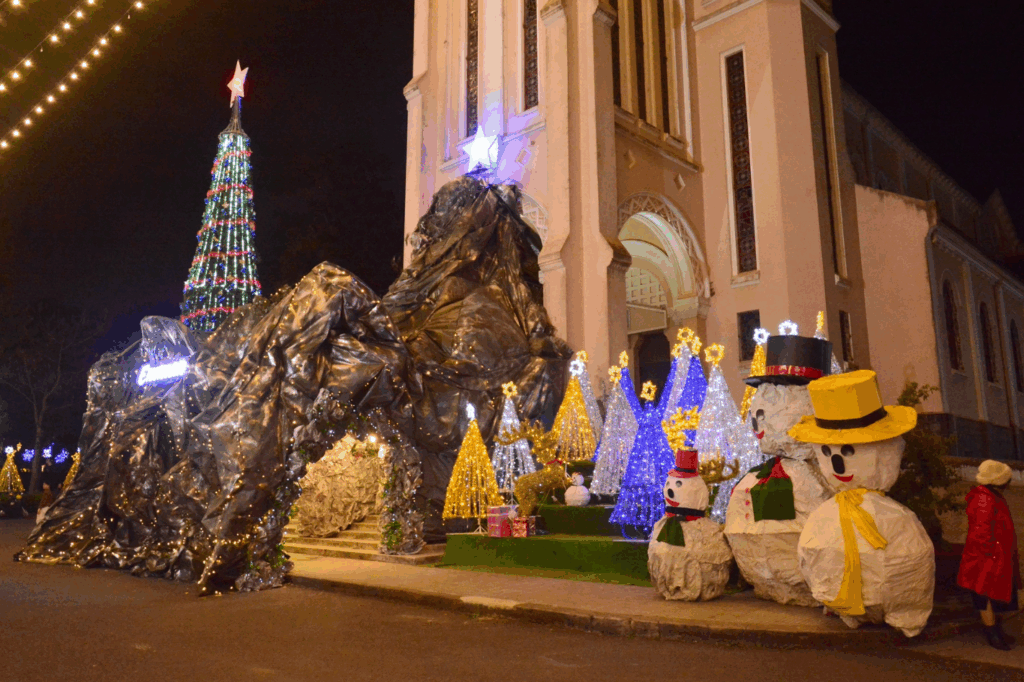 Du lịch Đà Lạt dịp cuối năm, mùa của sương, hoa và lễ hội