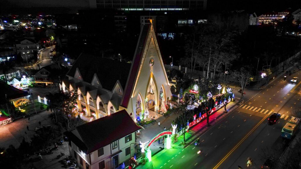 10 nhà thờ đẹp nhất đà lạt