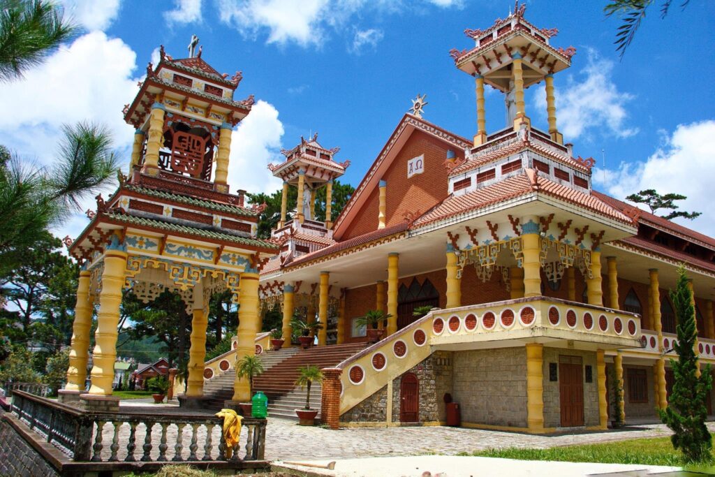 10 nhà thờ đẹp nhất đà lạt