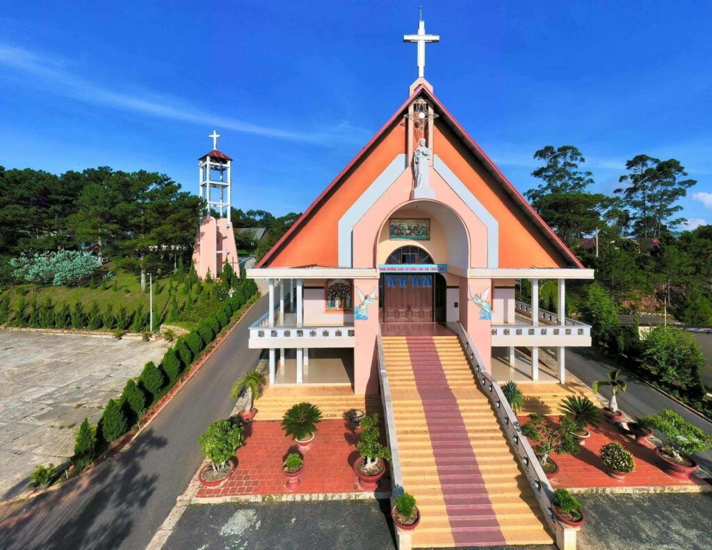 10 nhà thờ đẹp nhất đà lạt