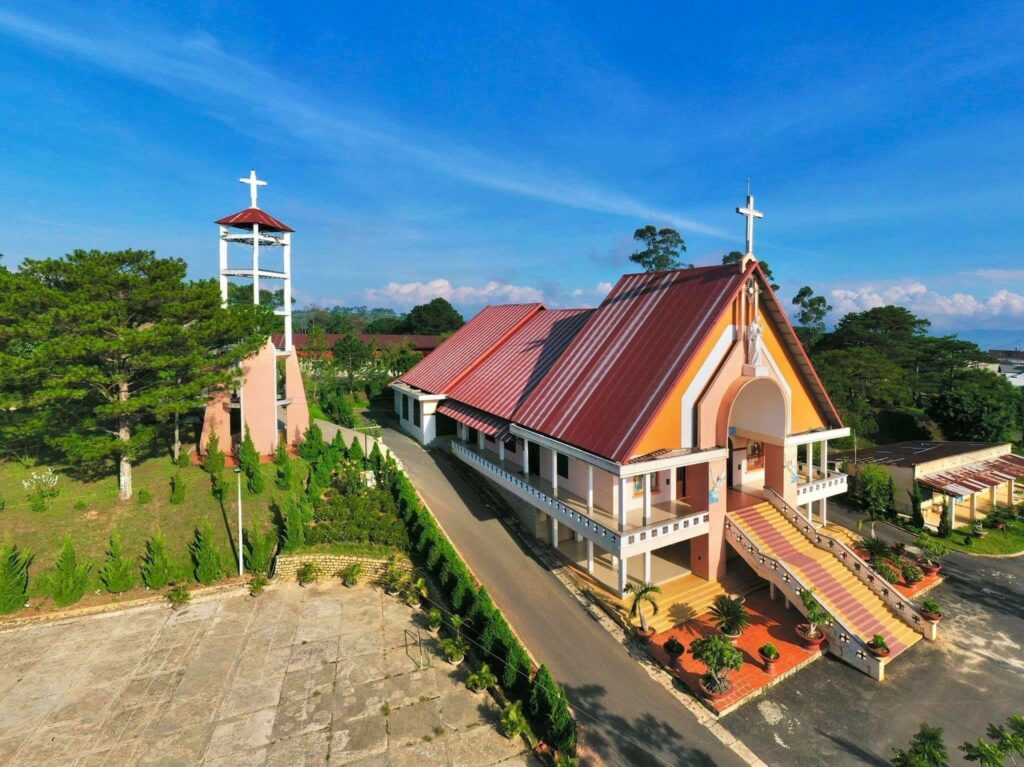10 nhà thờ đẹp nhất đà lạt
