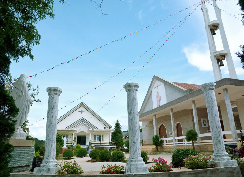 10 nhà thờ đẹp nhất đà lạt
