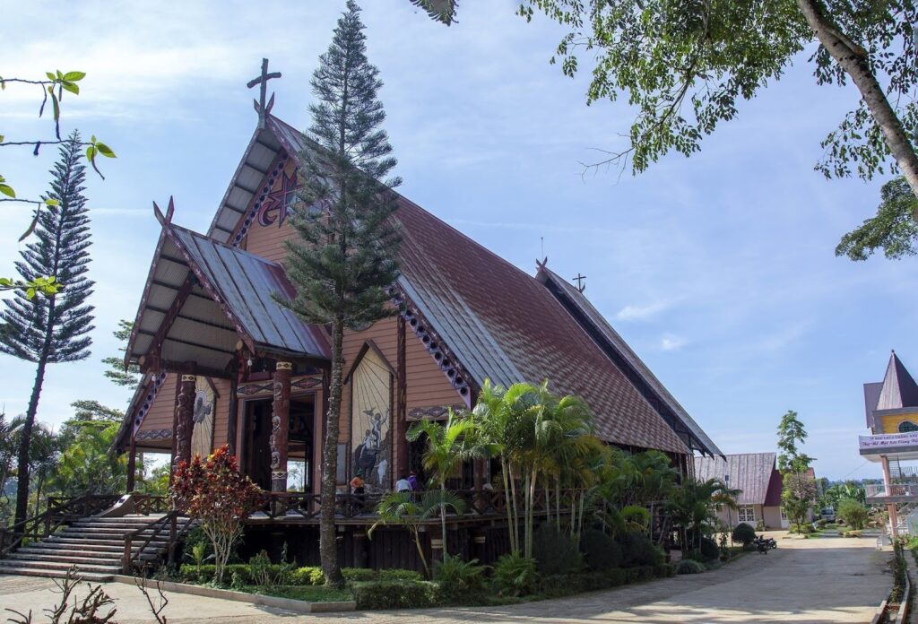 10 nhà thờ đẹp nhất đà lạt