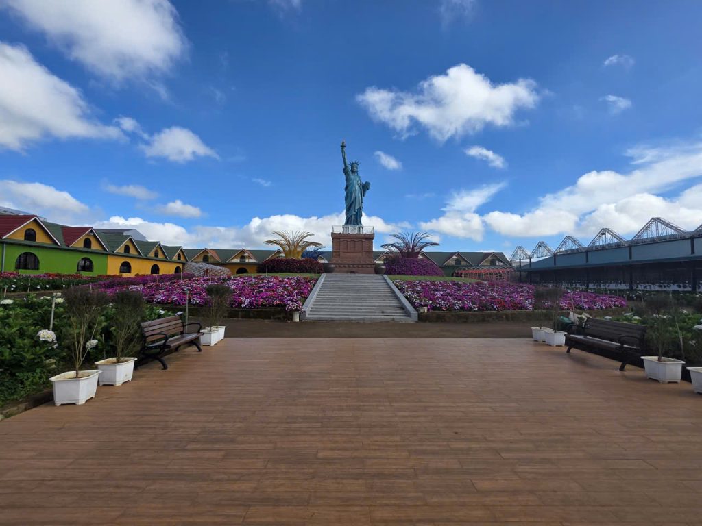 Ưu đãi cuối năm: Chính sách vé tại KDL Vạn Hoa Đà Lạt